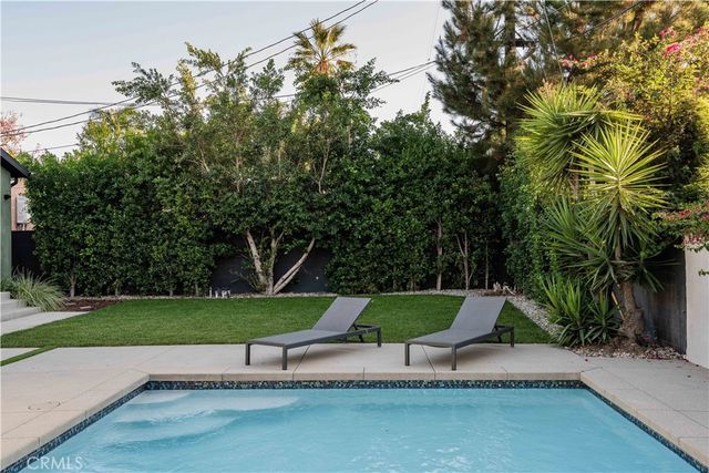 5525 Wortser Avenue, Sherman Oaks, CA 91401