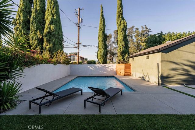 5525 Wortser Avenue, Sherman Oaks, CA 91401