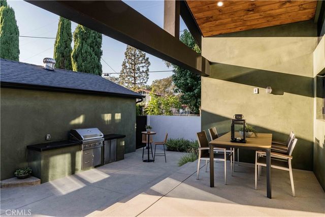 5525 Wortser Avenue, Sherman Oaks, CA 91401