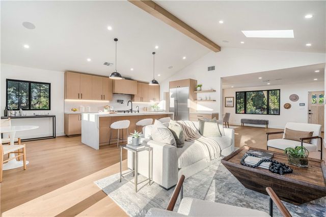 5525 Wortser Avenue, Sherman Oaks, CA 91401