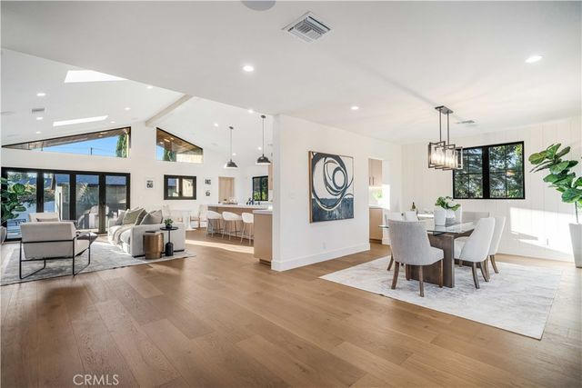 5525 Wortser Avenue, Sherman Oaks, CA 91401