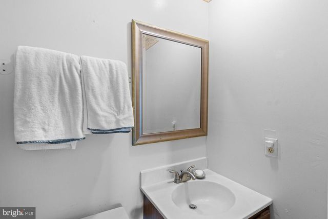 1238 HOLMESPUN DR, Pasadena, MD 21122