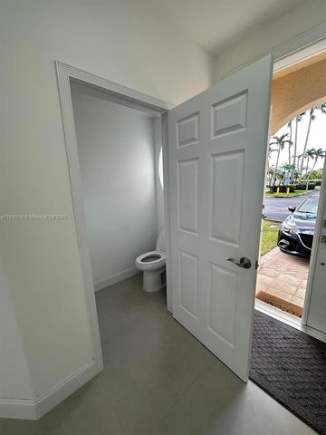 10101 NW 32nd Ter 0, Doral, FL 33172