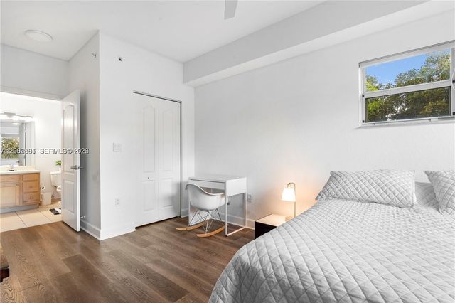 6001 SW 70th St 336, South Miami, FL 33143