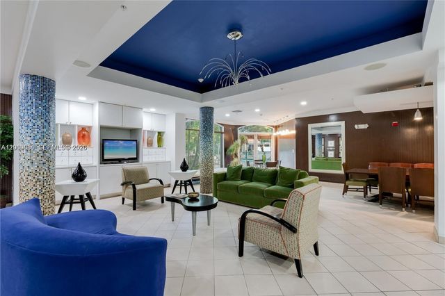 6001 SW 70th St 336, South Miami, FL 33143