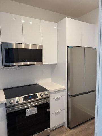 6001 SW 70th St 336, South Miami, FL 33143