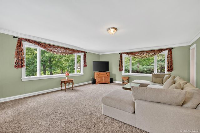 8 Mountain Brook Road, Cornwall, NY 12518