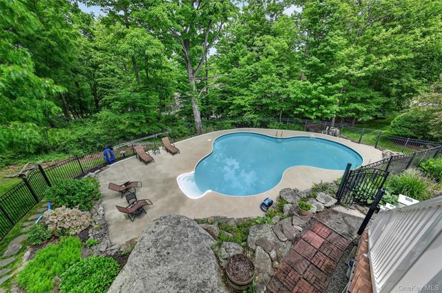 8 Mountain Brook Road, Cornwall, NY 12518