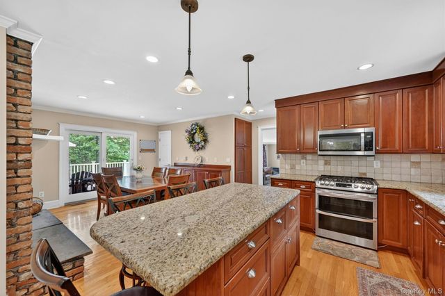 8 Mountain Brook Road, Cornwall, NY 12518