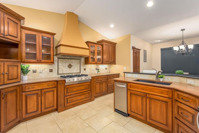 3209 S Bolin Dr, Wichita, KS 67215