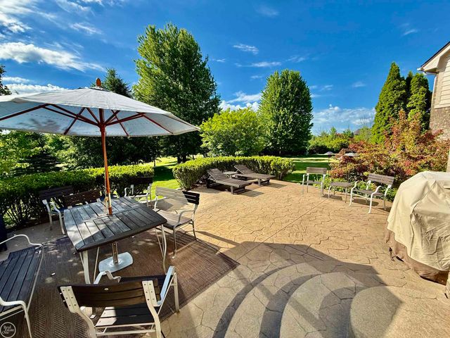 54828 Danielle Street, New Baltimore, MI 48047