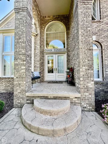 54828 Danielle Street, New Baltimore, MI 48047