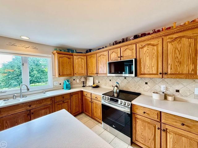 54828 Danielle Street, New Baltimore, MI 48047