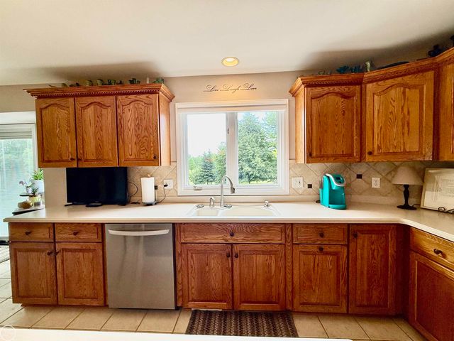 54828 Danielle Street, New Baltimore, MI 48047