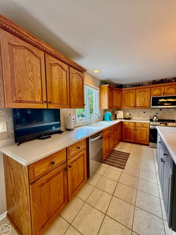54828 Danielle Street, New Baltimore, MI 48047
