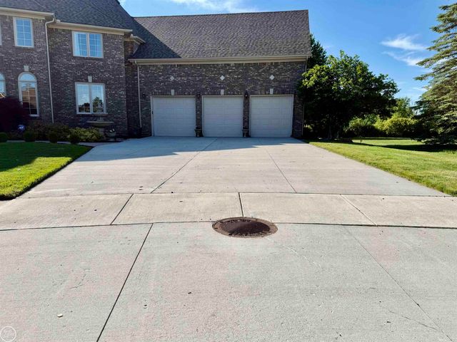 54828 Danielle Street, New Baltimore, MI 48047