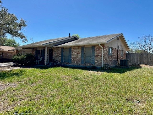 1013 S 21st St, Kingsville, TX 78363