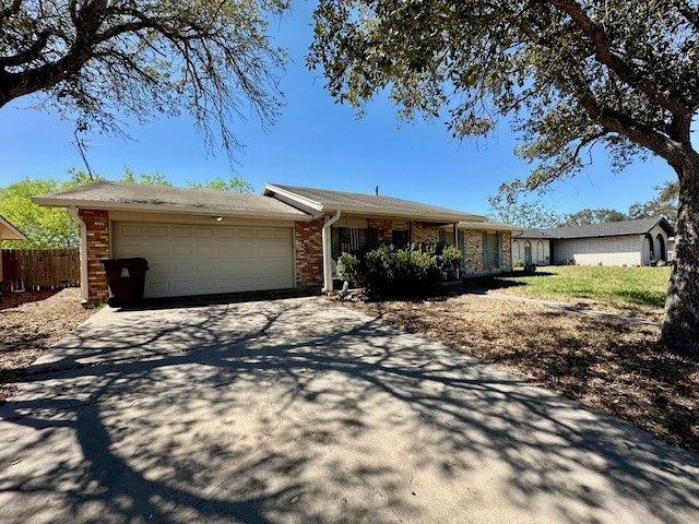 1013 S 21st St, Kingsville, TX 78363