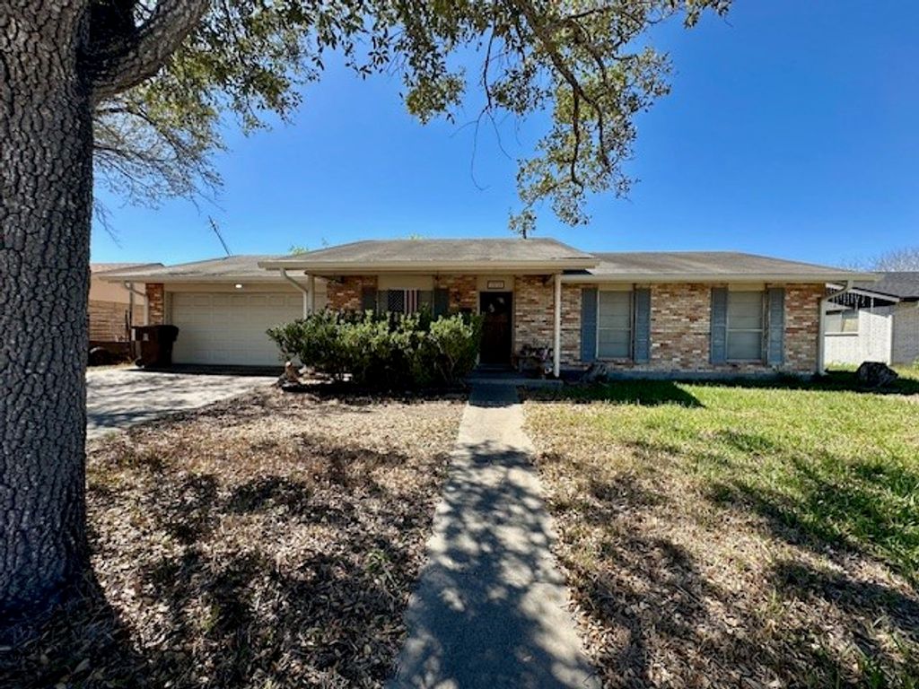 1013 S 21st St, Kingsville, TX 78363