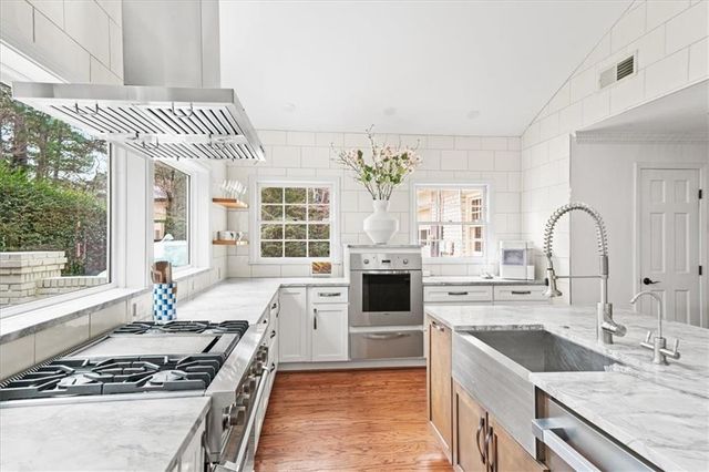 6125 Weatherly Drive, Atlanta, GA 30328