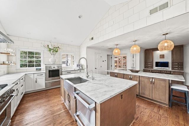 6125 Weatherly Drive, Atlanta, GA 30328