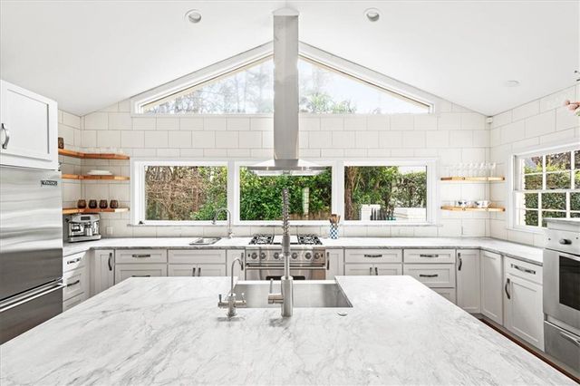 6125 Weatherly Drive, Atlanta, GA 30328