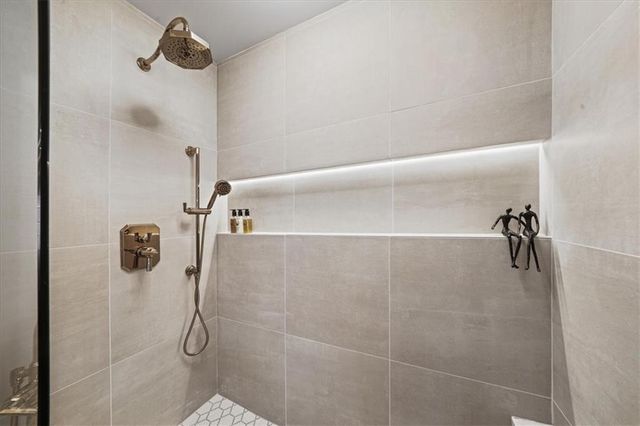 6125 Weatherly Drive, Atlanta, GA 30328