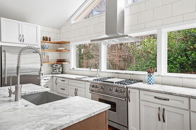 6125 Weatherly Drive, Atlanta, GA 30328