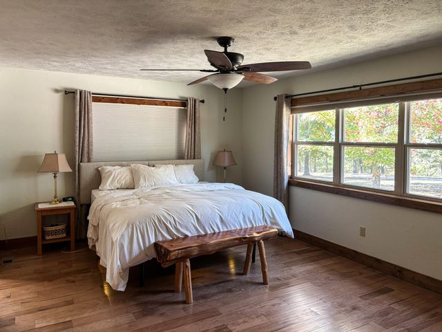 102 Lightning Springs Road, Protem, MO 65733