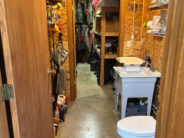 102 Lightning Springs Road, Protem, MO 65733