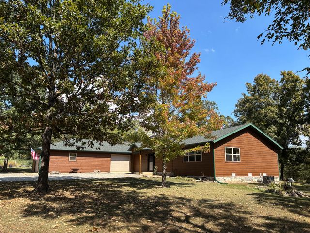 102 Lightning Springs Road, Protem, MO 65733