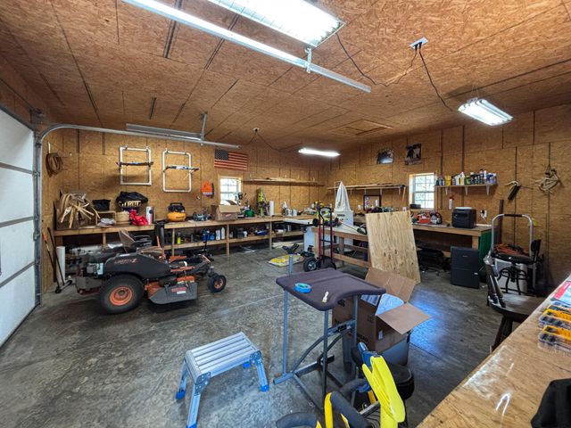 102 Lightning Springs Road, Protem, MO 65733