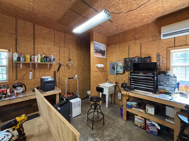 102 Lightning Springs Road, Protem, MO 65733