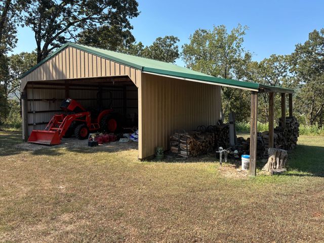 102 Lightning Springs Road, Protem, MO 65733