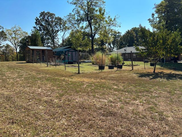 102 Lightning Springs Road, Protem, MO 65733