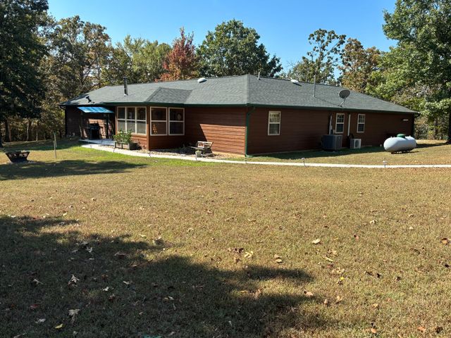 102 Lightning Springs Road, Protem, MO 65733