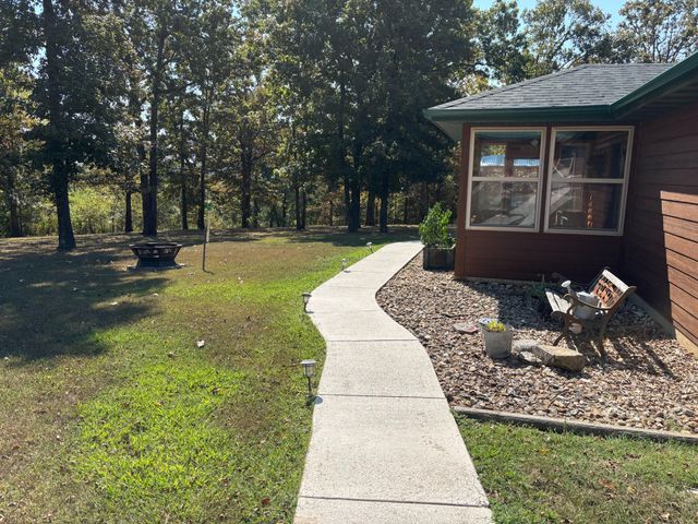 102 Lightning Springs Road, Protem, MO 65733