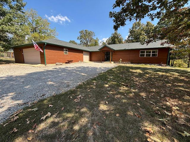 102 Lightning Springs Road, Protem, MO 65733