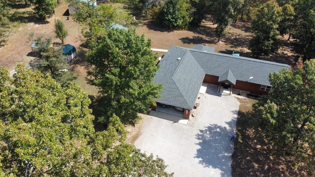 102 Lightning Springs Road, Protem, MO 65733