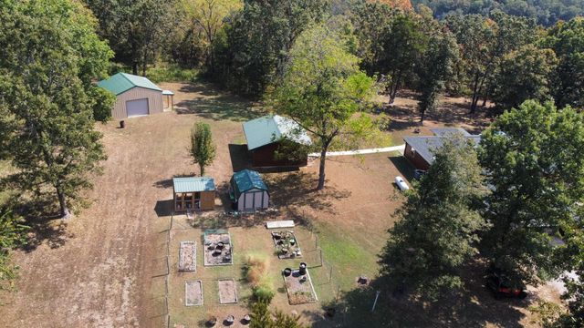 102 Lightning Springs Road, Protem, MO 65733