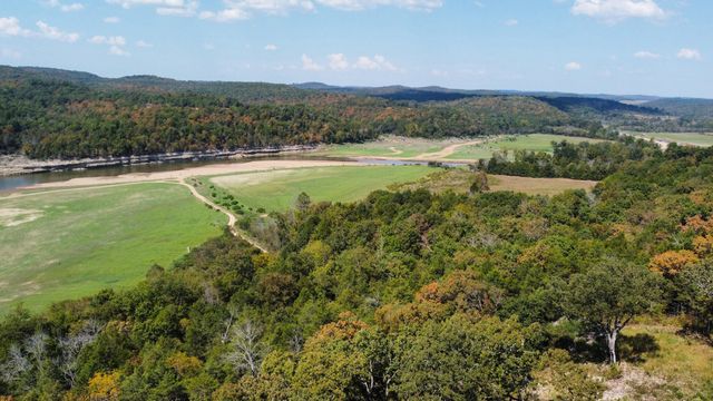 102 Lightning Springs Road, Protem, MO 65733