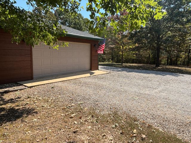 102 Lightning Springs Road, Protem, MO 65733