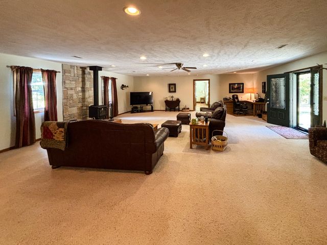 102 Lightning Springs Road, Protem, MO 65733