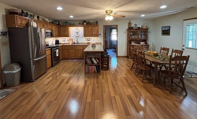 102 Lightning Springs Road, Protem, MO 65733