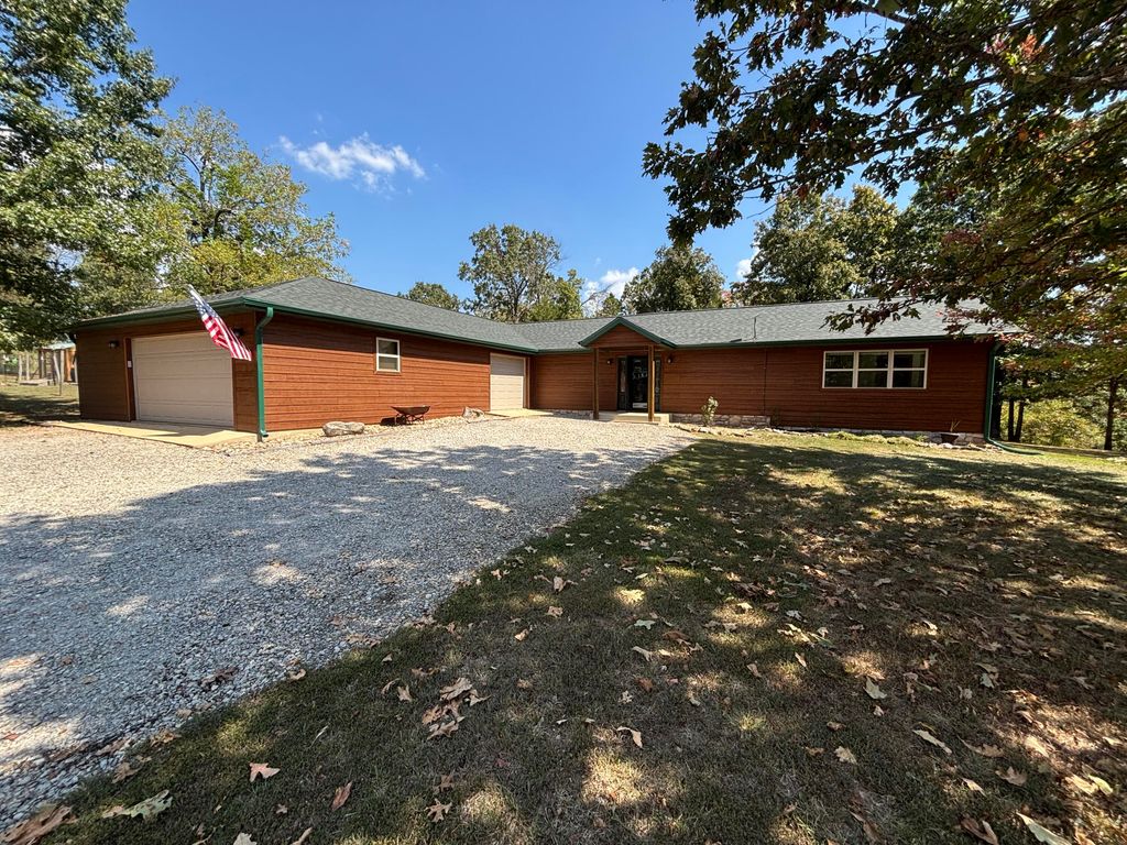 102 Lightning Springs Road, Protem, MO 65733