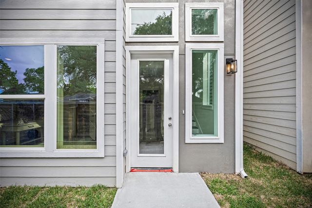 6721 Saint Augustine Street, Houston, TX 77021