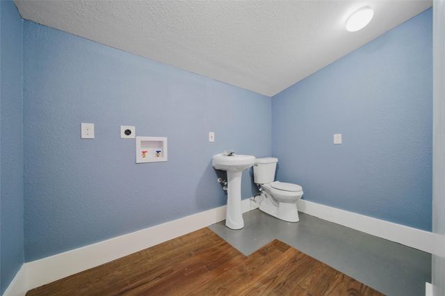 3301 Dennis Street, Houston, TX 77004