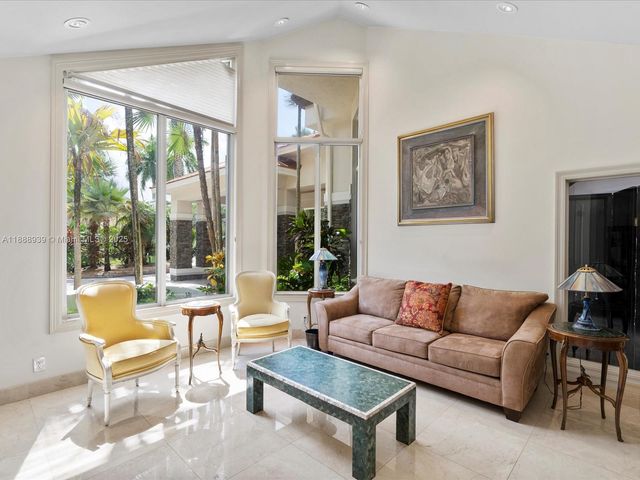 2941 Paddock Ln, Weston, FL 33331