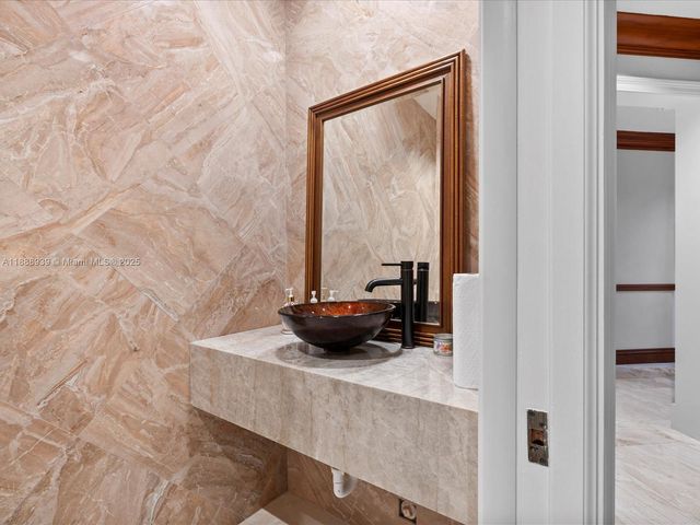 2941 Paddock Ln, Weston, FL 33331