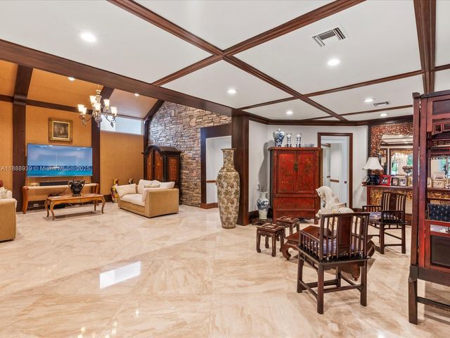 2941 Paddock Ln, Weston, FL 33331